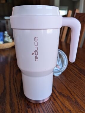 NWOT REDUCE 40OZ PINK INSULATED HANDLE TRAVEL MUG WITH LID/STRAW /REDUCED BOTTOM